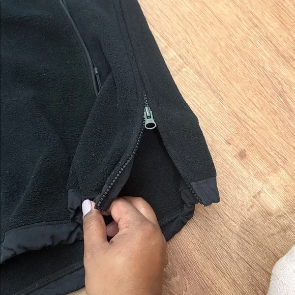 The North Face Black Hooded Fleece Jacket - Picture 4 of 5